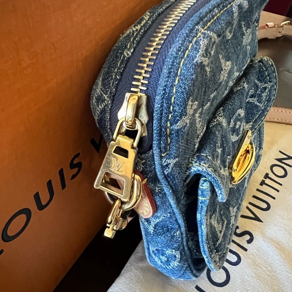 Louis Vuitton Fairfax Pochette - Picture 6 of 12